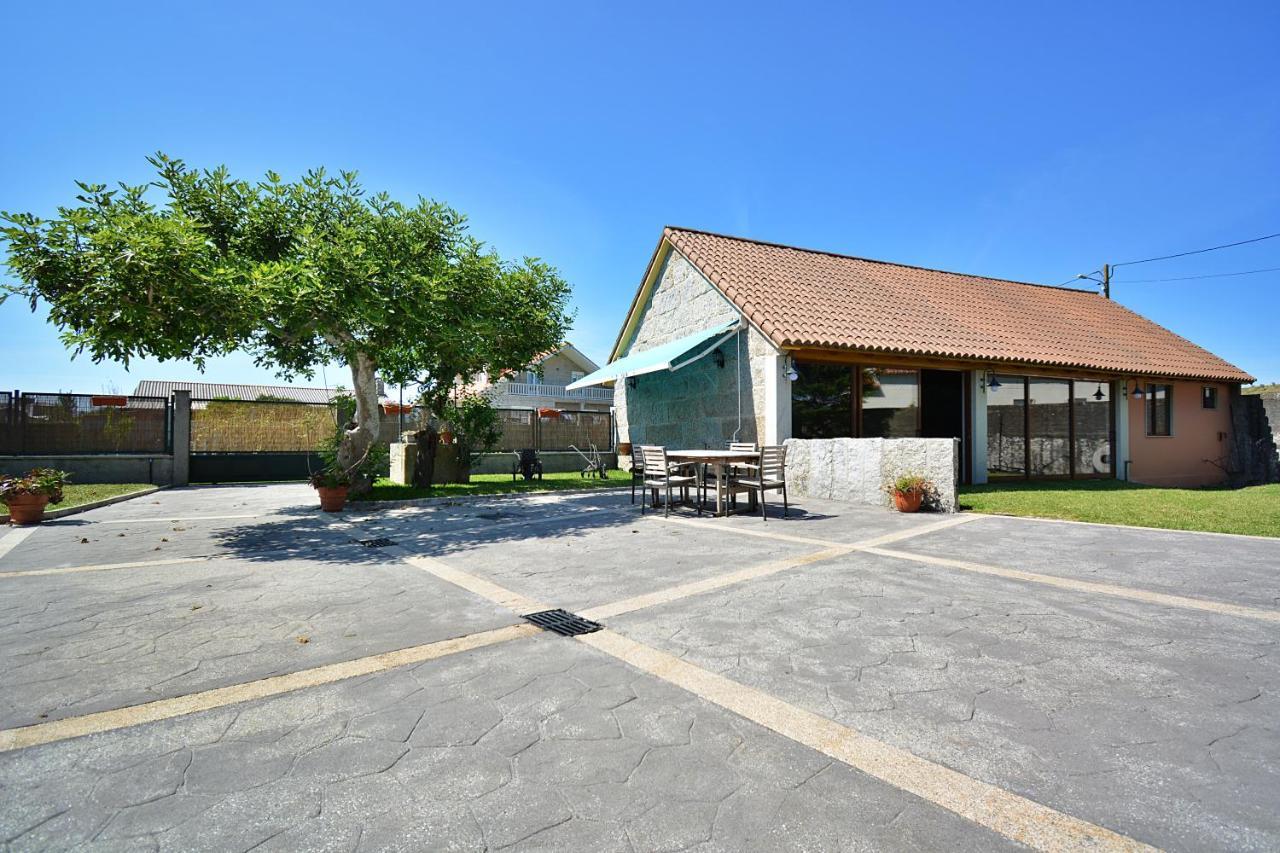 Galihost - Casa Con Precioso Jardin En Vilanova De Arousa Exterior foto