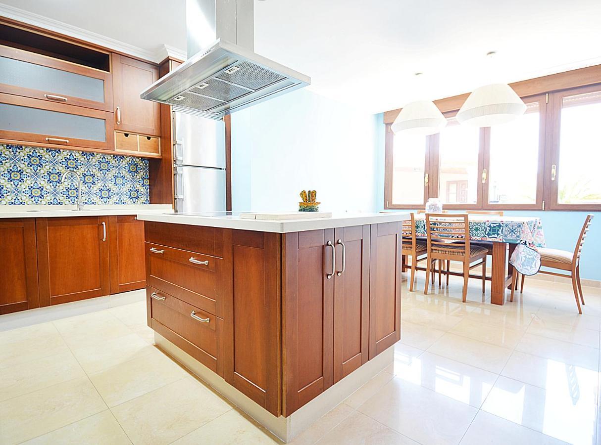 Galihost - Casa Con Precioso Jardin En Vilanova De Arousa Exterior foto